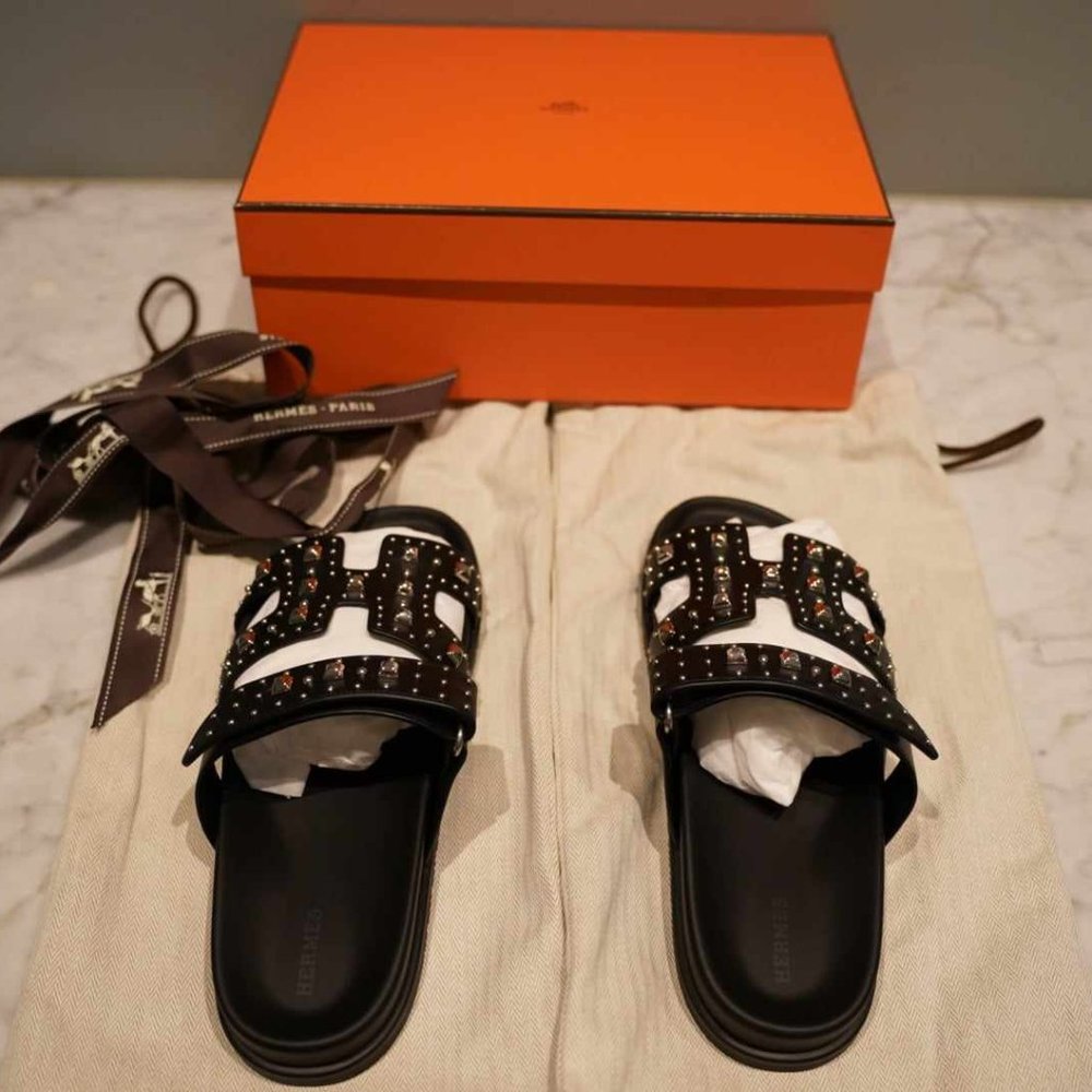 BNIB Hermes Chypre stud sandals EU size 40